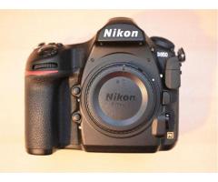 Boîtier Nikon D850 et accessoires multiples