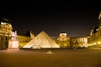 la pyramide du louvre