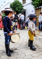 LES PETITS ET LES TAMBOURS