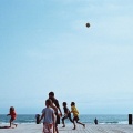 LESENFANTS JOUENT AU BALLON