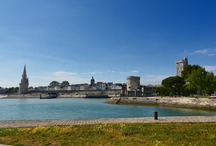Vue sur les Tours de la Rochelle, par le port des Minimes !