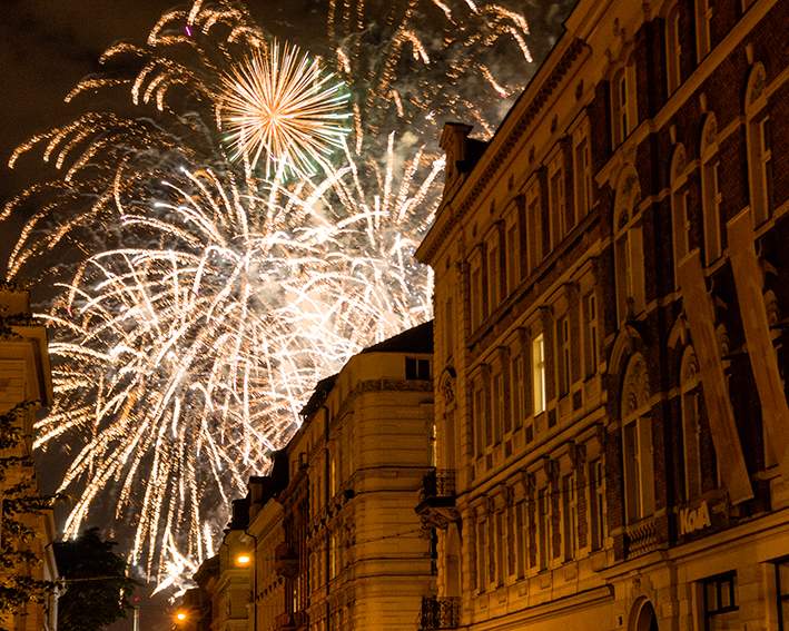 Feu d'artifice au détour d'une rue