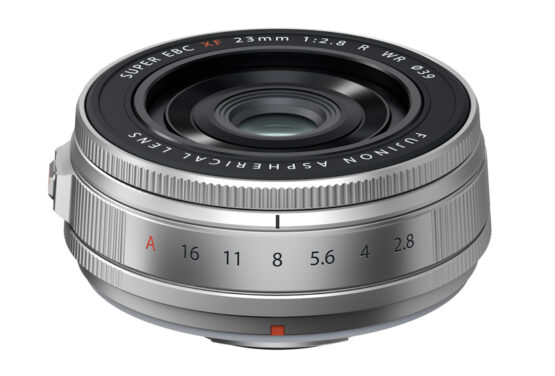 Fujinon XF23 mm f/2,8 R WR : objectif 35 mm compact, léger et résistant